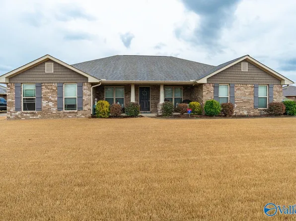 101 Cedar Court Ln, Huntsville, AL 35811