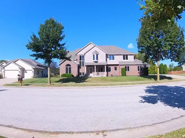 2555 Fox River CIRCLE, Waukesha, WI 53189