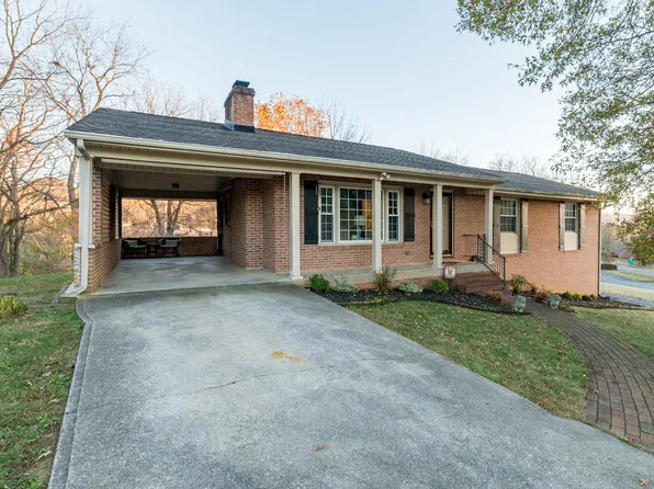 24 Ridgewood Dr, Troutville, VA 24175