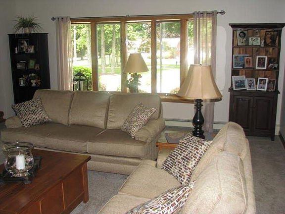 5th image of 1087 Woodmont Dr