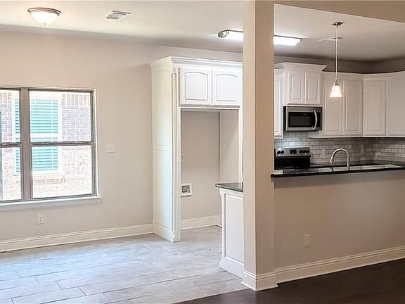 4th image of 3107 Ross Ave