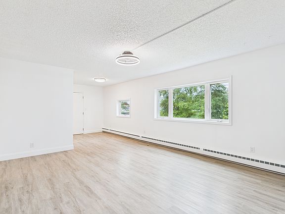 2nd image of 2663 Turner St #6
