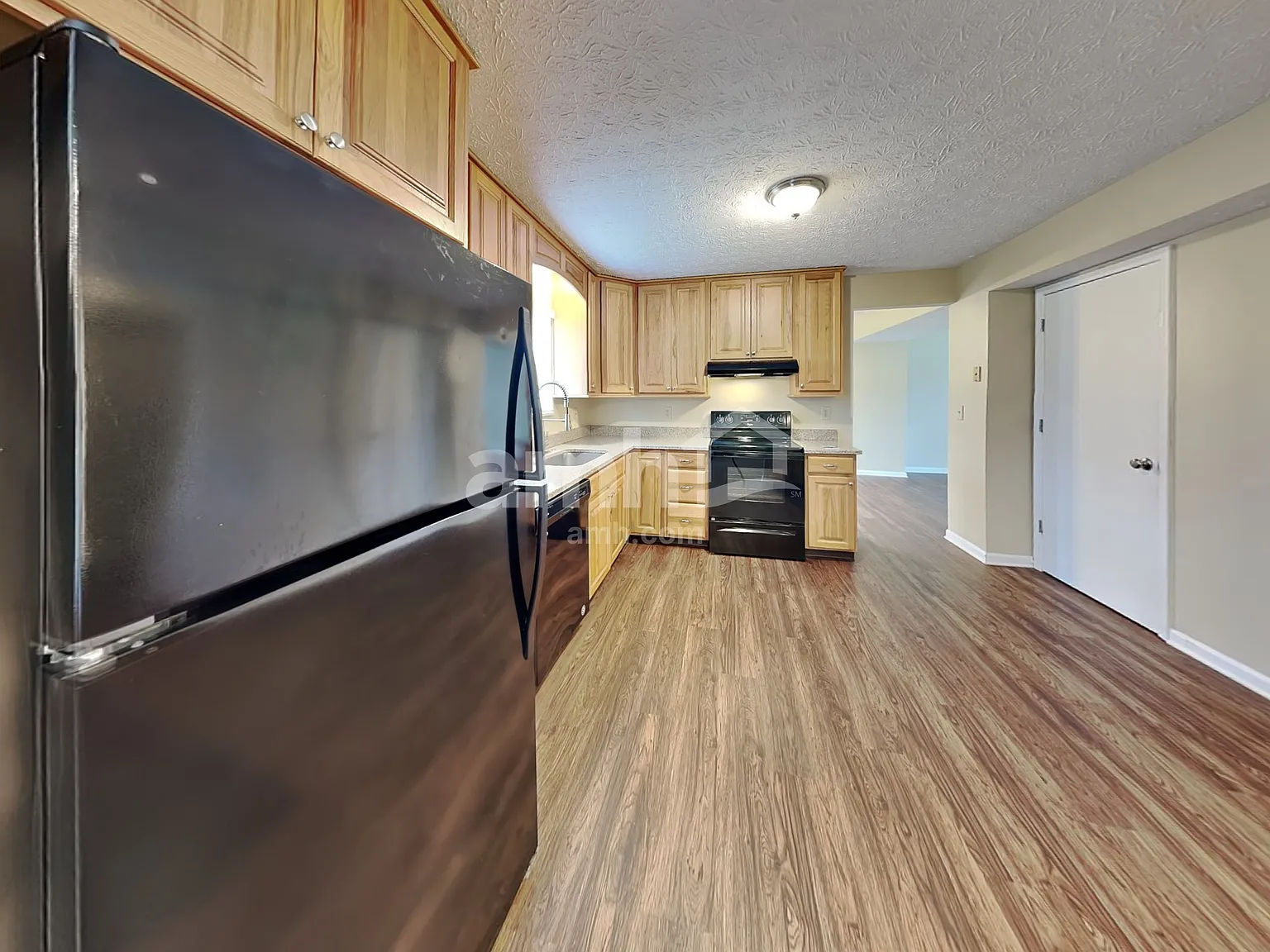 3 bed, 2.5 bath, 1462 sqft, $2,160 — Photo 4