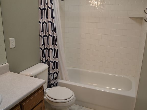 4th image of 4055 Green Meadow Dr