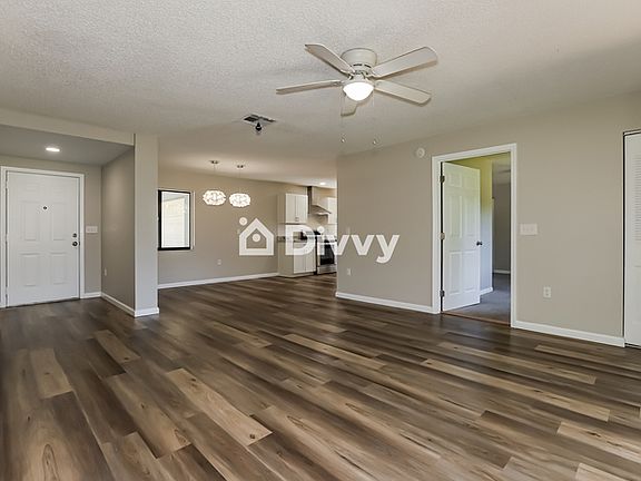 5th image of 256 Connie Lee Ct