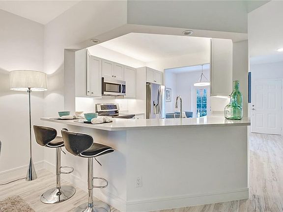 4th image of 823 Tanbark Dr APT 102