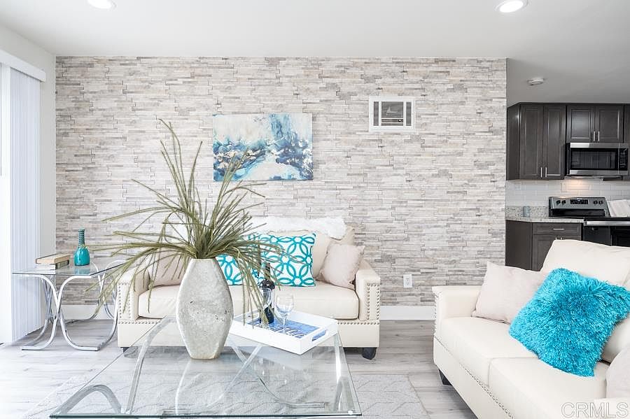 2nd image of 1551 Broadway Unit 27