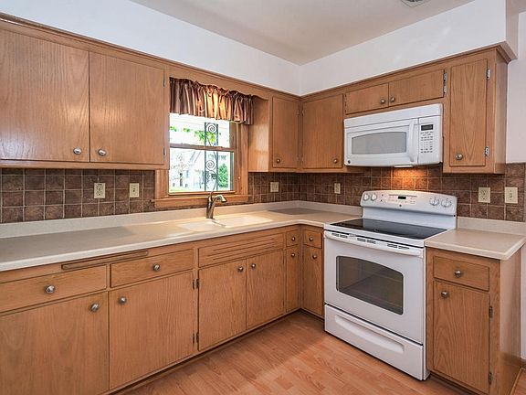 3rd image of 801 S 93rd St