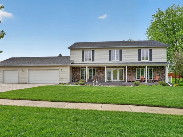 2124 Minnetonka Dr, Cedar Falls, IA 50613