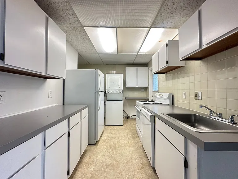 1204 West 8th — Photo 9