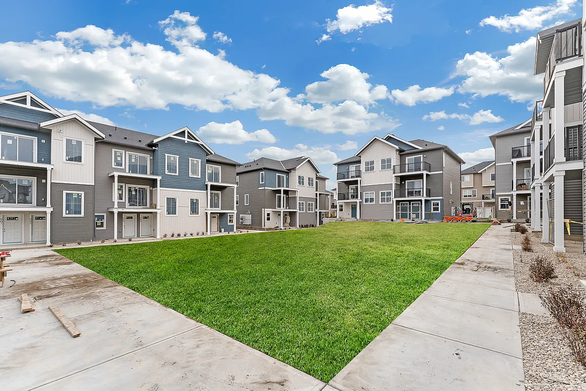 Building Photo - 24 Rivercrest Dr