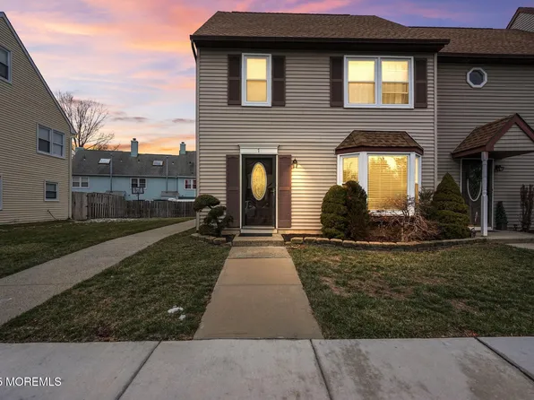 7 Revere Court, Jackson, NJ 08527