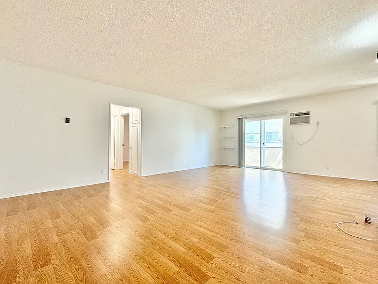930 S Shenandoah St #8 — Photo 4