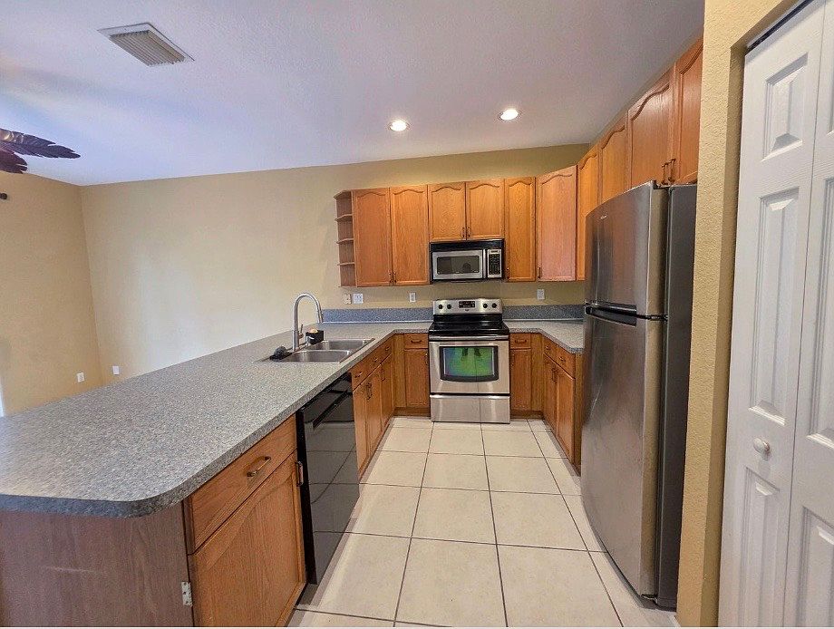 1st image of 4434 Lake Lucerne Cir