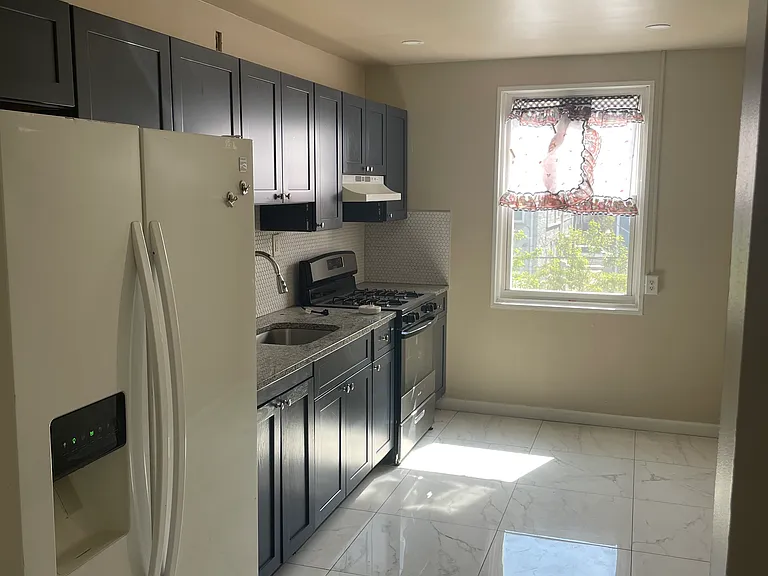 2445 E 1st St — Photo 5