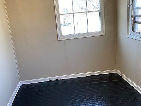 4th image of 4983 Henry St