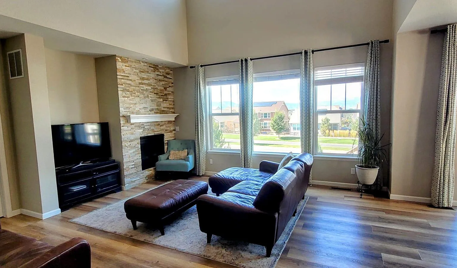 4 bed, 3.5 bath, 2487 sqft, $3,500 — Photo 2