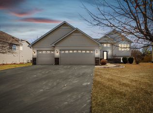 2212 Coldwater Xing, Mayer, MN 55360