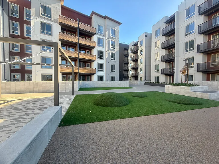 Blue Oak Square — Photo 1