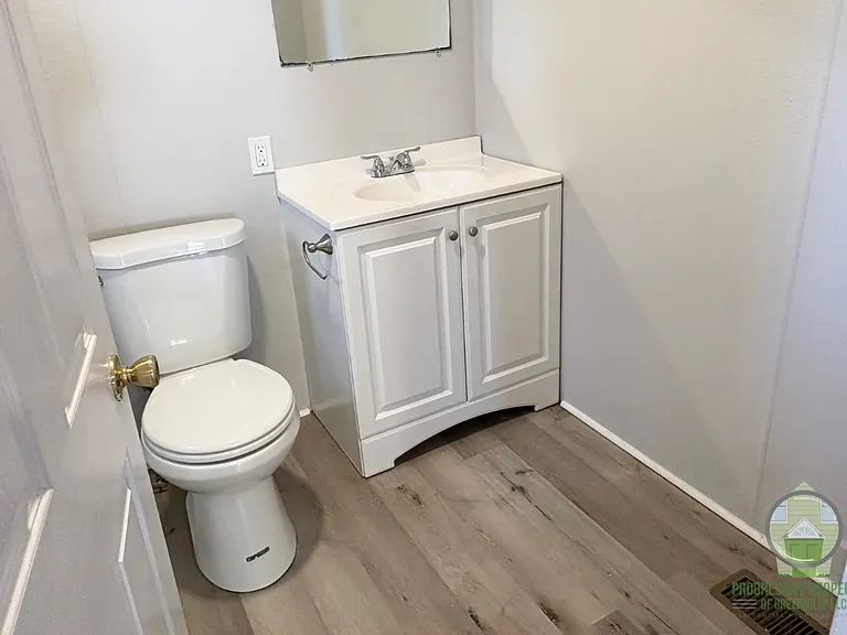 520 Perry Ave — Photo 3