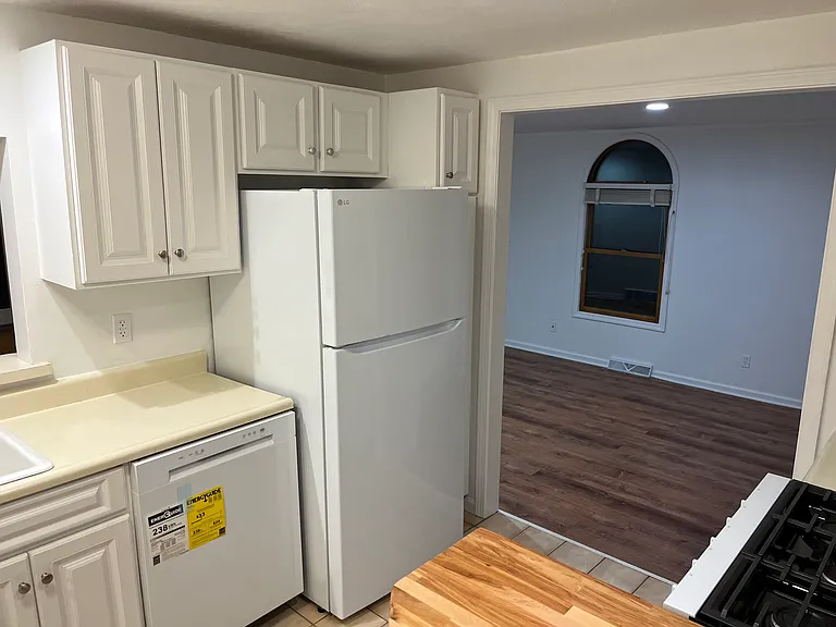 921 Onondaga St — Photo 12