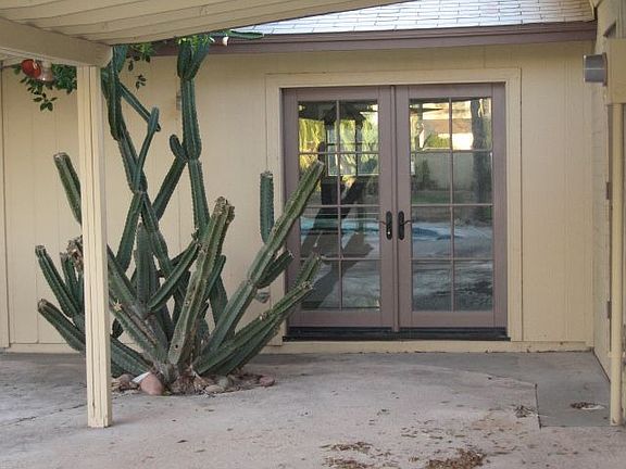 5th image of 2623 E Geneva Dr