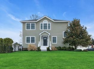 300 Fiddler Ln, Greenport, NY 11944
