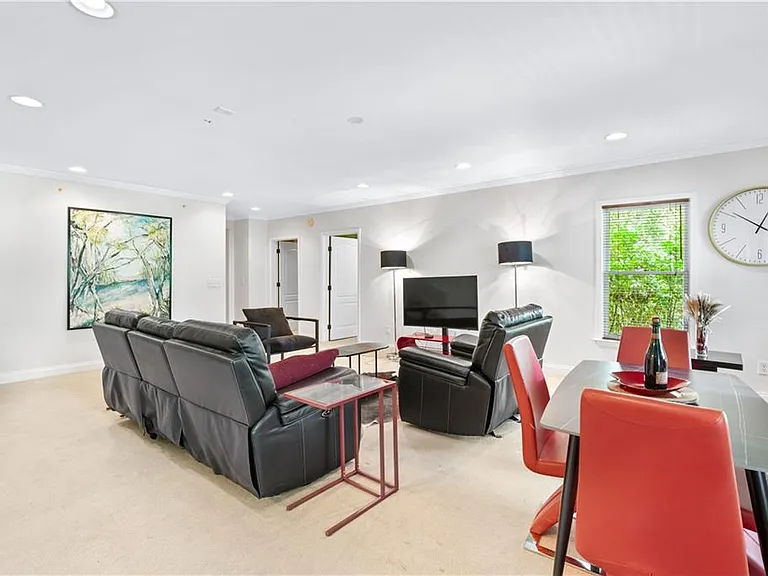 4260 Beverly Ln NE — Photo 3
