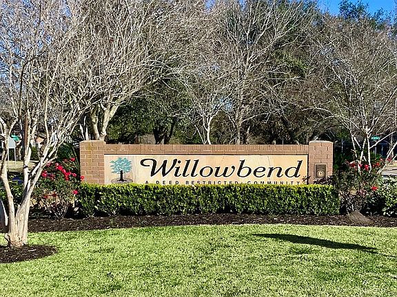 The subdivision is three blocks north and four blocks south of the Esplanade. The community has updated deed restrictions, and annual dues of $125 are not mandatory. As a resident you can join the Willow Pool and enjoy the amenities at Willow Park.