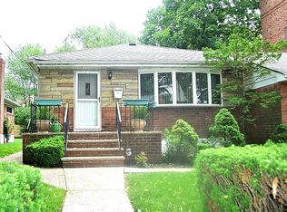 621 160th St, Whitestone, NY 11357