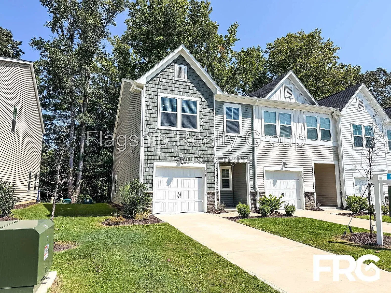 3 bed, 2.5 bath, 1581 sqft, $1,745 — Photo 2