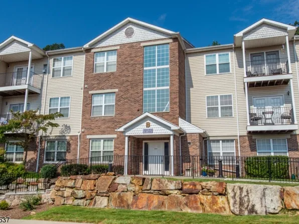 19 Mountainview Ct, Riverdale Boro, NJ 07457