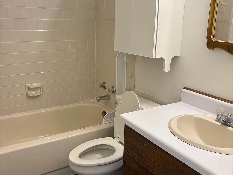 Bath with tile shower