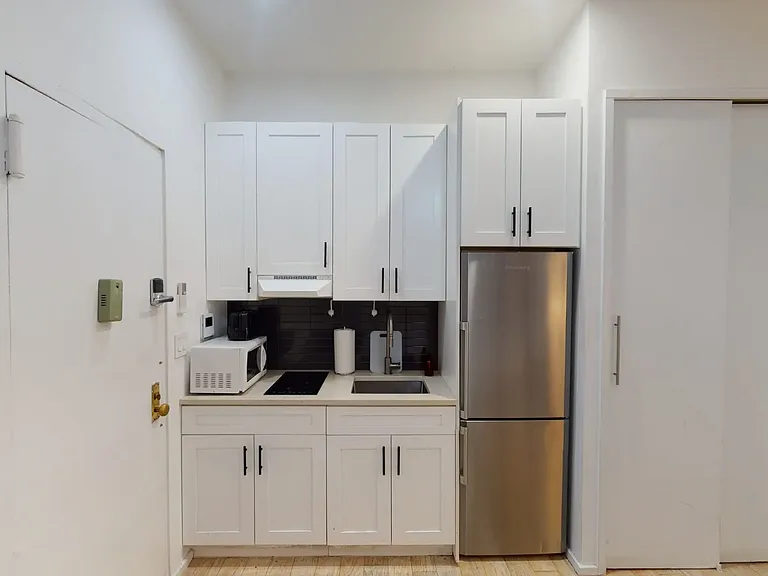 473 Central Park W #1B — Photo 2