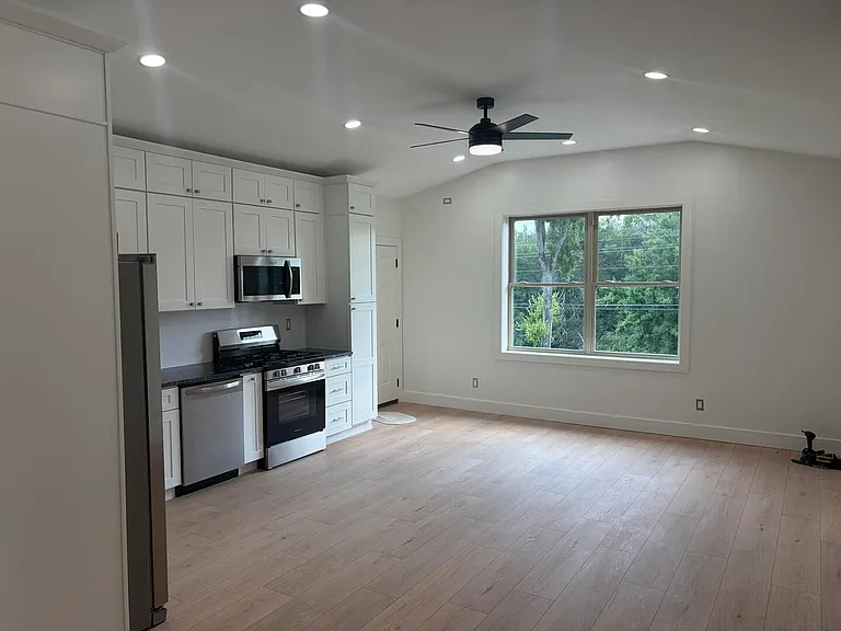 1716 Needmore Rd — Photo 2