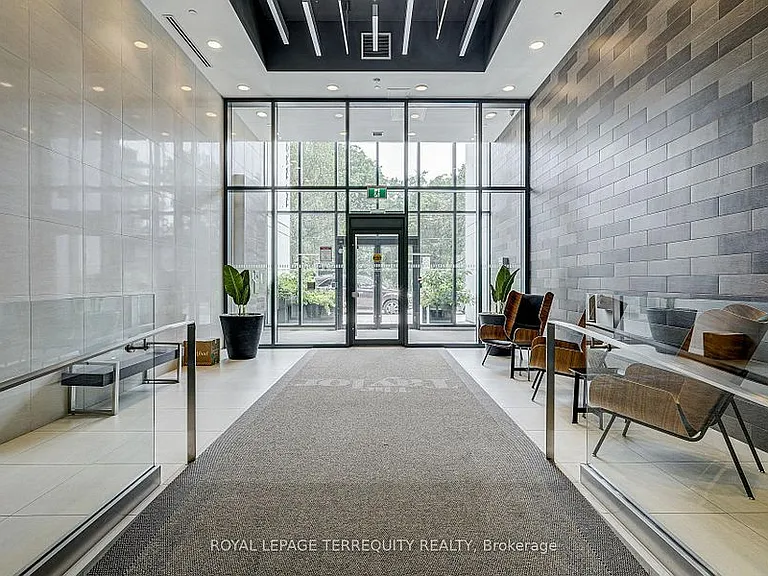 1238 Dundas St E #813 — Photo 3