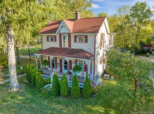 327 Reid Rd, Grand Blanc, MI 48439