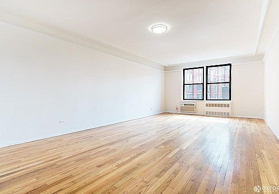 3rd image of 165 Christopher St APT 5F