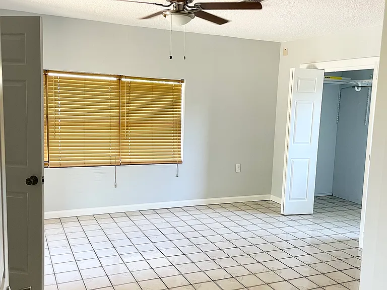 1702 E Maxwell St — Photo 5