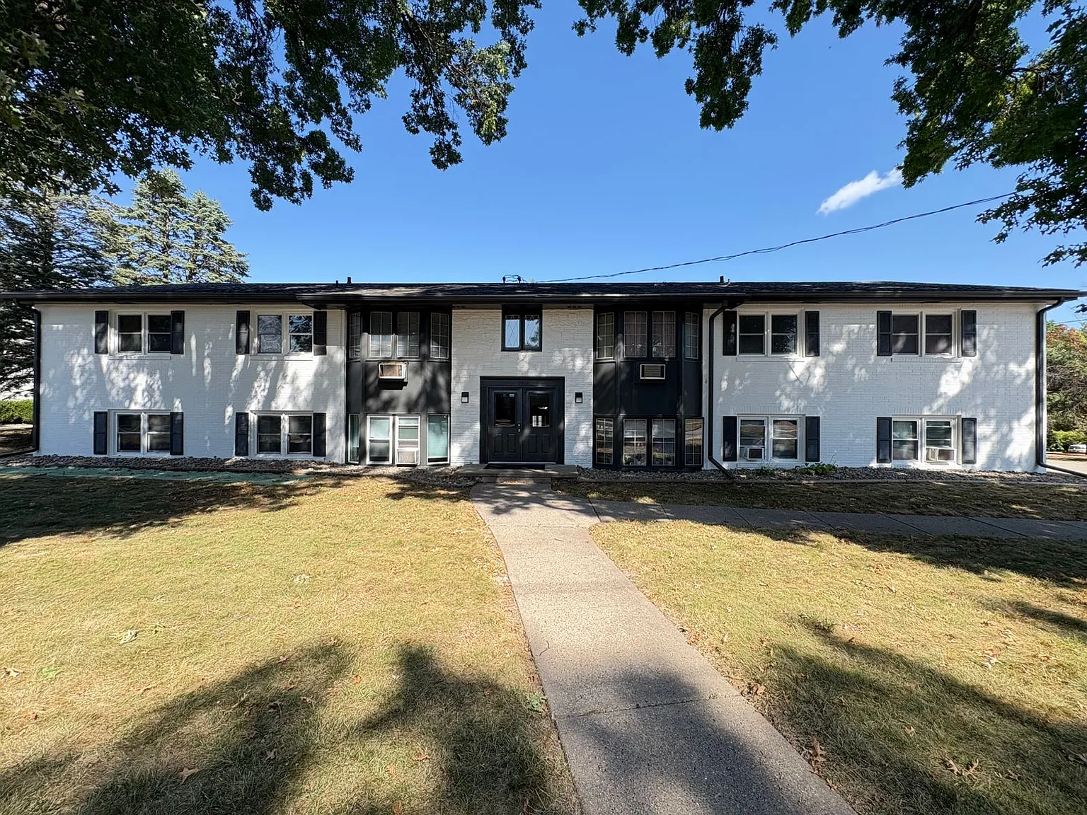 Patricia Park Apartments — Photo 1