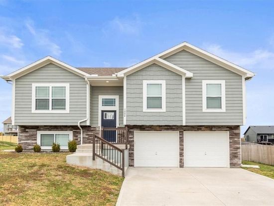 1004 NW 3rd St, Oak Grove, MO 64075