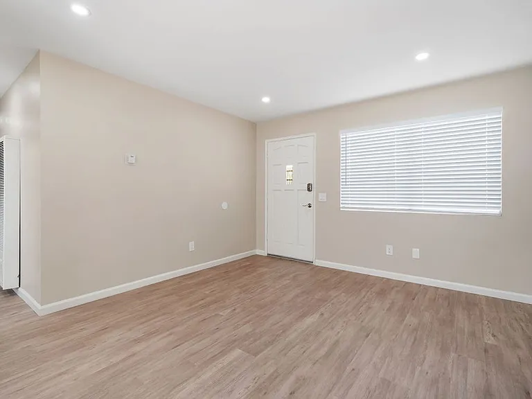 251 S 16th St — Photo 14