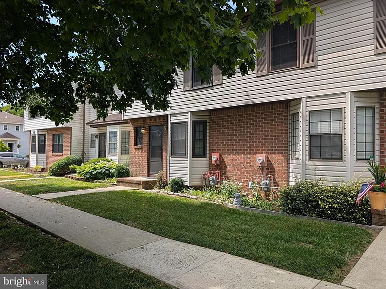 44 W Constitution Dr — Photo 16