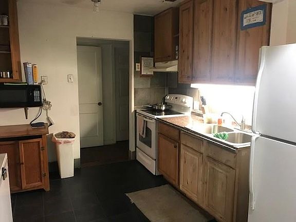 4th image of 1424 Lakewood Dr