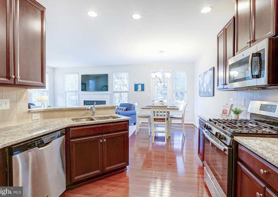 1st image of 521 Canal Dr
