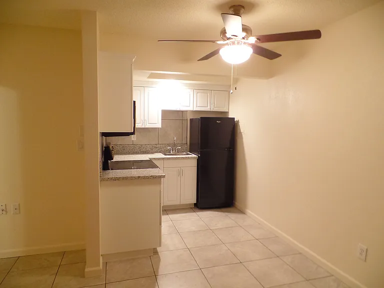 17 NE 5th St #4 — Photo 7