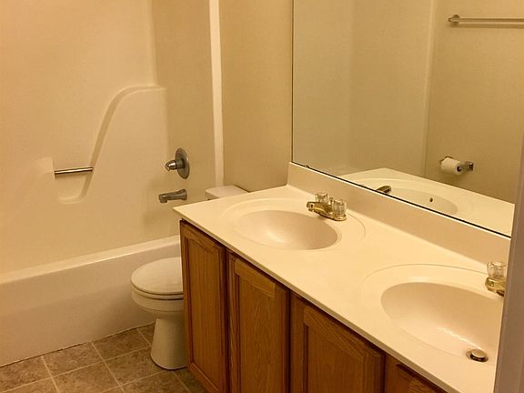 129 Northbay full bath