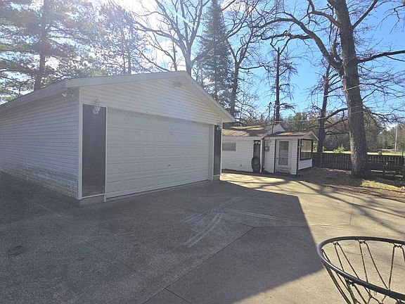 5th image of 611 Cedar Ave