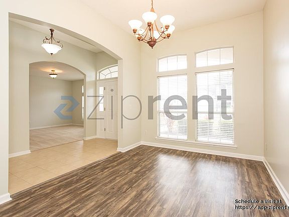 3rd image of 909 Corsica Ln