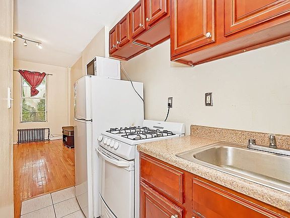 4th image of 1147 Dean St APT 3B